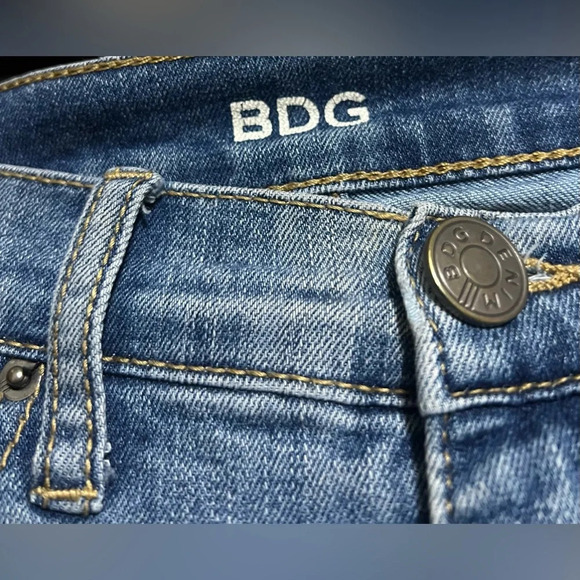 Urban Outfitters BDG Mid Rise Straight Denim Jeans,Medium Wash, Size 25W, 26L - Picture 3 of 9